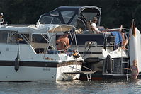 Motorboote-ankern20110712-01.jpg