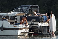 Motorboote-ankern20110712-02.jpg