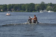 Schlauchboot-mit-Motor-20120727-24.jpg