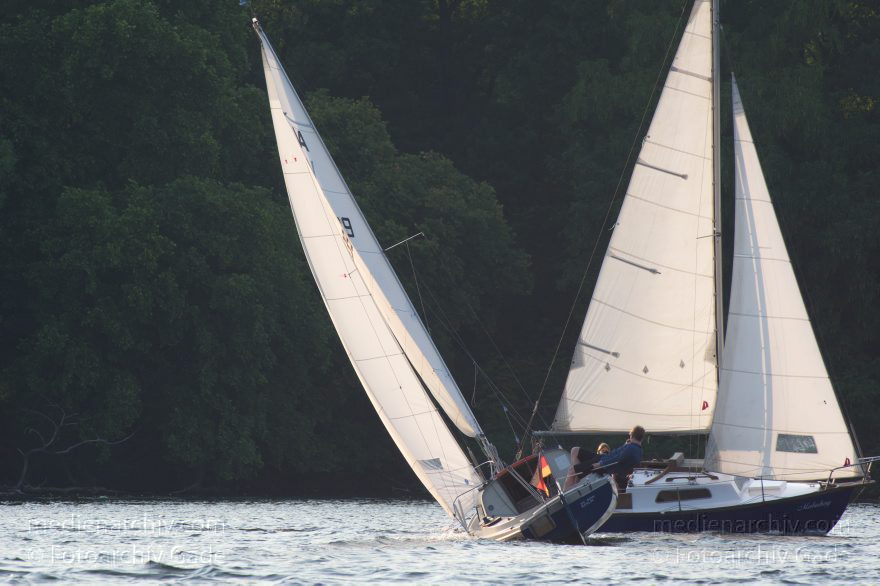 Segelboote auf dem Tegeler See
11. 8. 2015. Berlin. Reinickendorf. Tegeler See. Segelboote. Segeln. Wassersport. Boote
Schlüsselwörter: Tegeler See,Berlin,segeln,Wassersport,Segelboot,Boot,Reinickendorf,Tegel