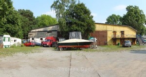 Der Hof bei einem Bootsliegeplatz am Tegeler See