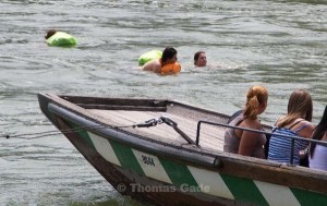 Unkontrolliert knapp am Boot vorbei