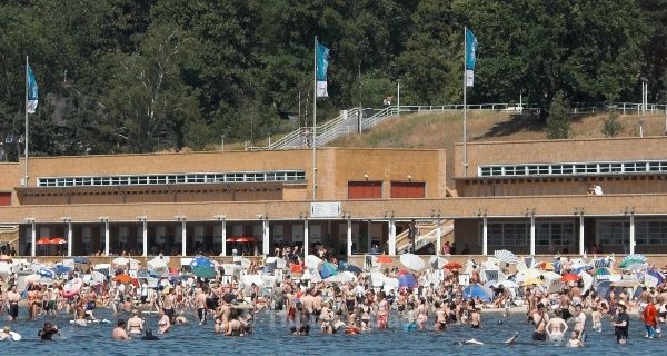 Strandbad Wannsee bei schönem Wetter