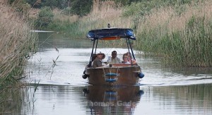 Solarboot Atlantis auf dem Amtmannkanal