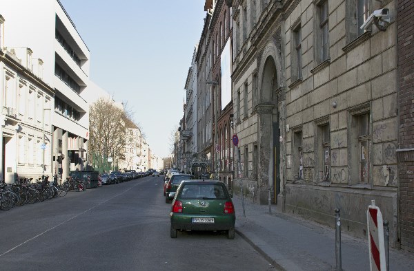 Auguststraße - schmale Gehwege - Parkverbote