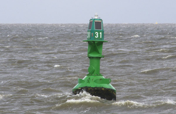 Grüne Tonne in der Nordsee